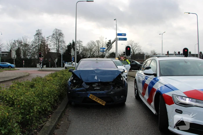 Aanhouding na ongeval tussen auto en bestelbus