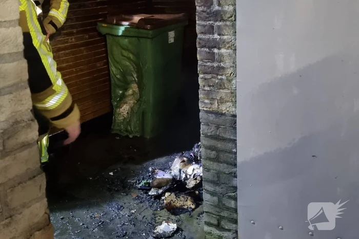Kliko's in brand in achtertuin van woning