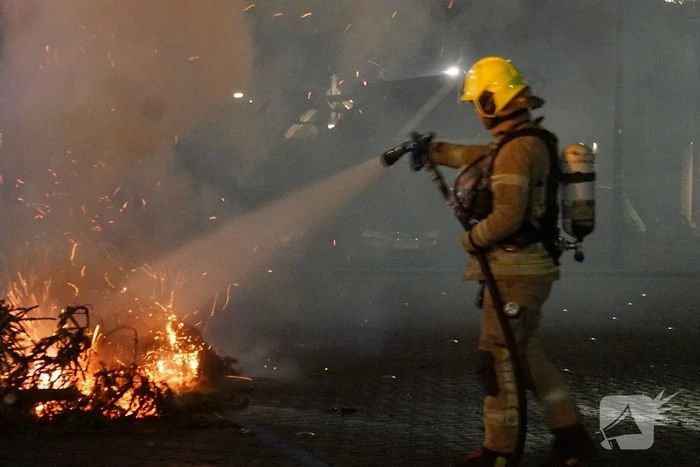 Kerstbomen in brand gestoken