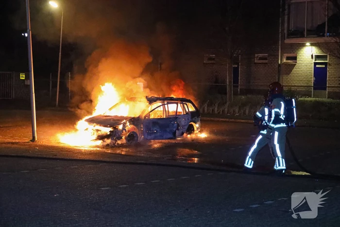 Personenwagen op parkeerplaats Monkey Town verwoest