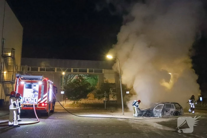 Personenwagen op parkeerplaats Monkey Town verwoest
