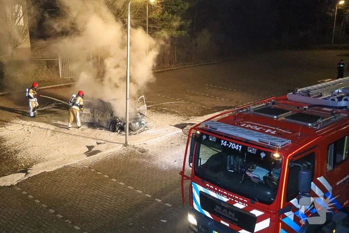 Personenwagen op parkeerplaats Monkey Town verwoest