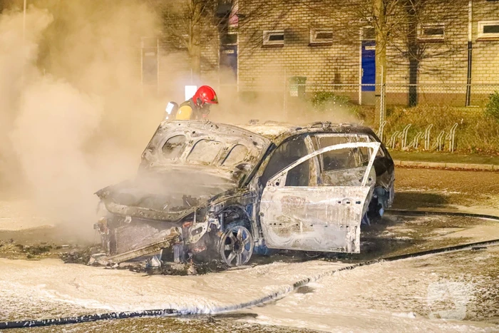 Personenwagen op parkeerplaats Monkey Town verwoest