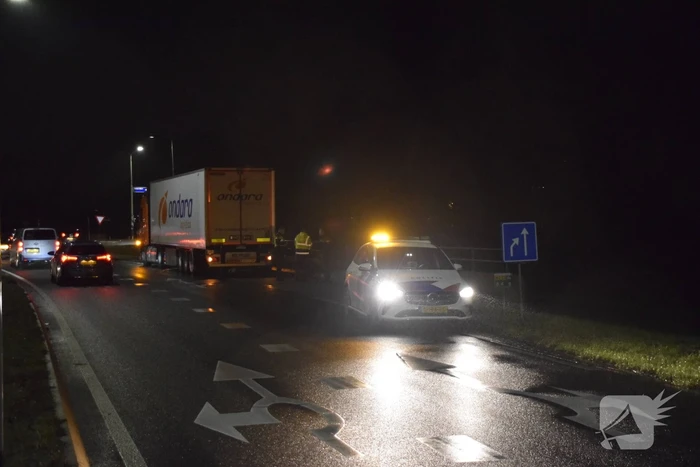 Voetganger aangereden door vrachtwagen