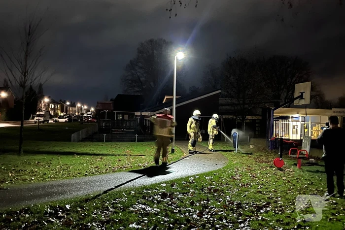 Brandweer ingezet voor brandende prullenbak