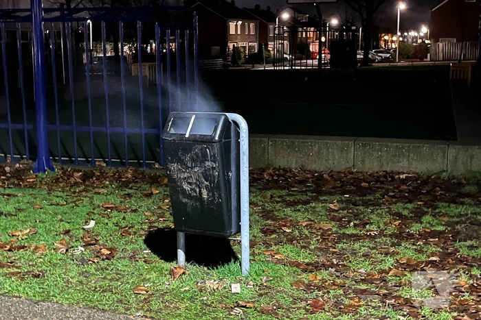 Brandweer ingezet voor brandende prullenbak