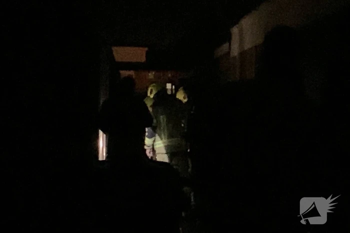 Container uitgebrand achter schuren