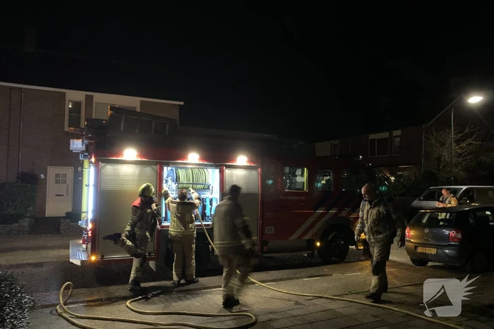 Container uitgebrand achter schuren