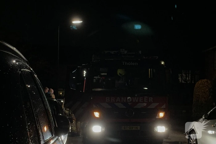 Container uitgebrand achter schuren