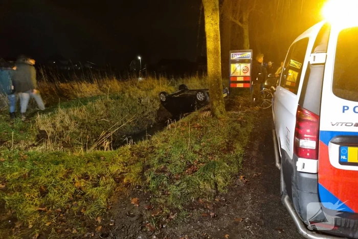 Dronken automobilist belandt in de sloot
