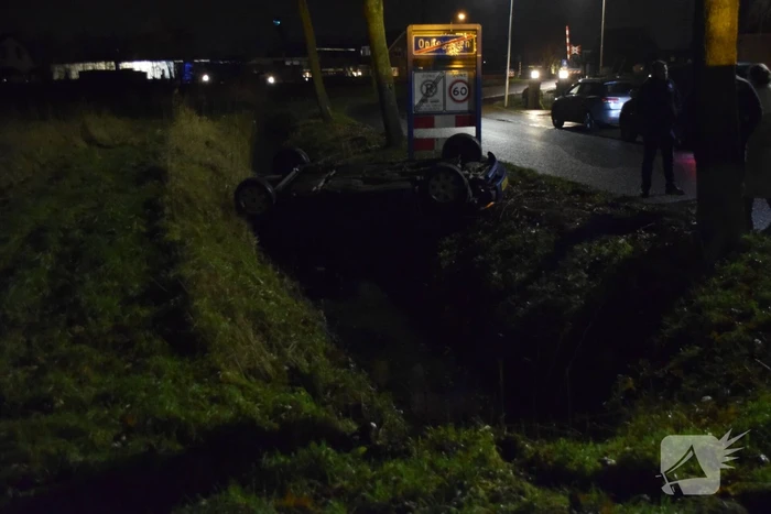 Dronken automobilist belandt in de sloot