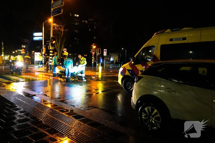 Automobilist rijdt voetganger aan op zebrapad