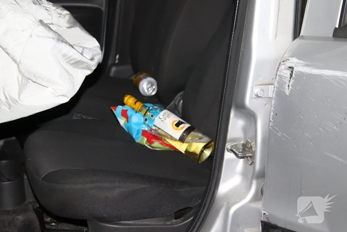 Auto belandt op zijkant na eenzijdig ongeval