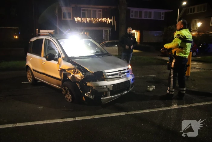 Auto belandt op zijkant na eenzijdig ongeval