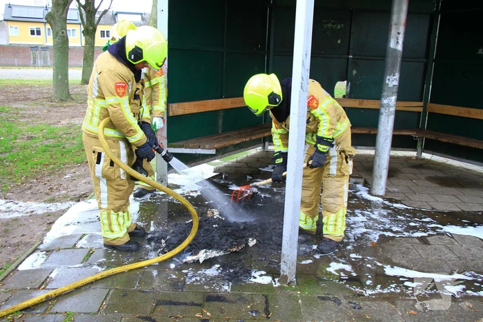 Brandweer blust zelfgemaakte rookbom