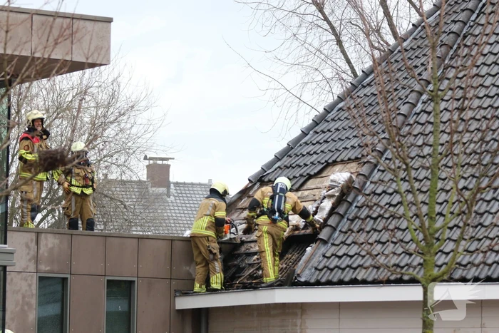 Flinke brand in dak van school