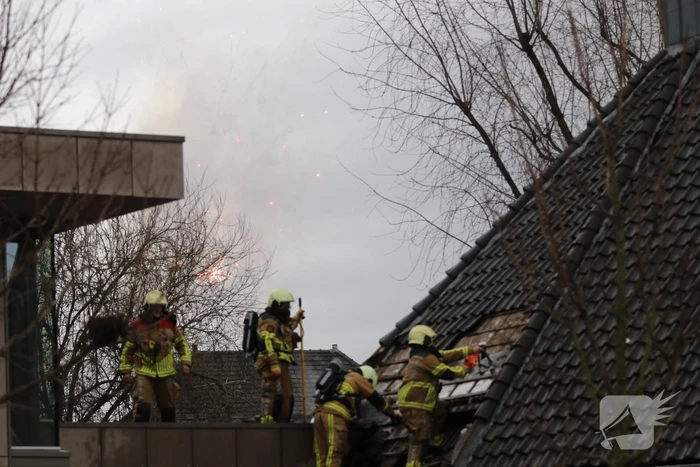 Flinke brand in dak van school
