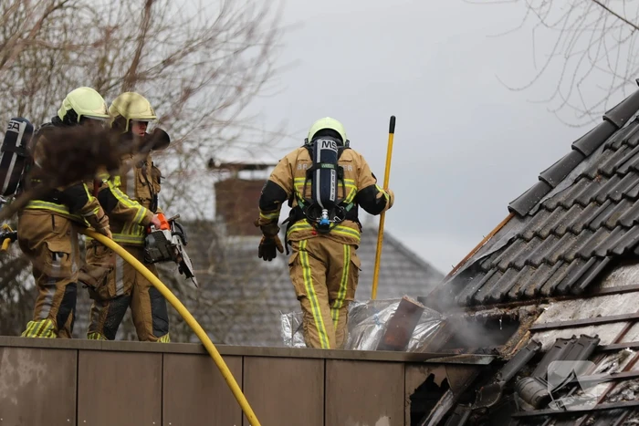 Flinke brand in dak van school