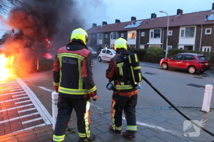 Stapel pallets in brand gestoken