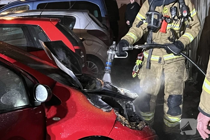 Vuurwerk veroorzaakt autobrand