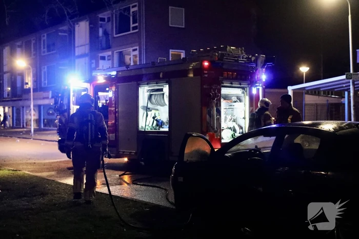 Brand in achterbak van personenauto