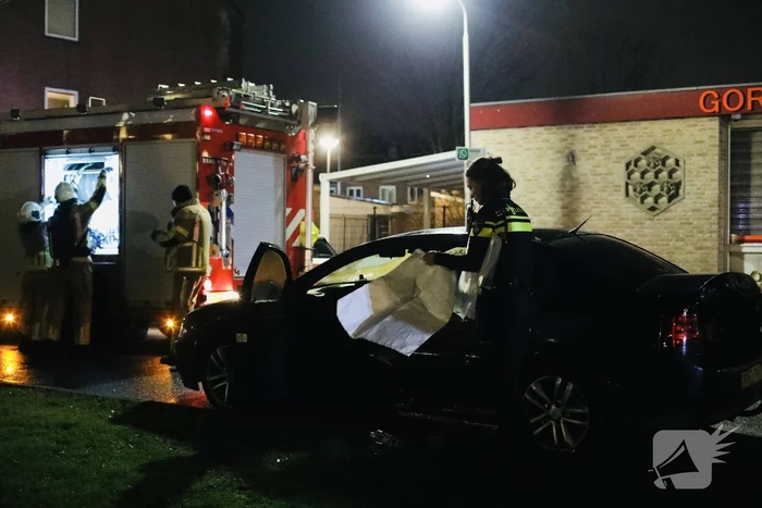 Brand in achterbak van personenauto