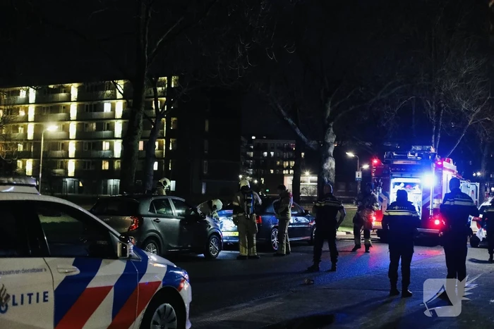 Brand in achterbak van personenauto