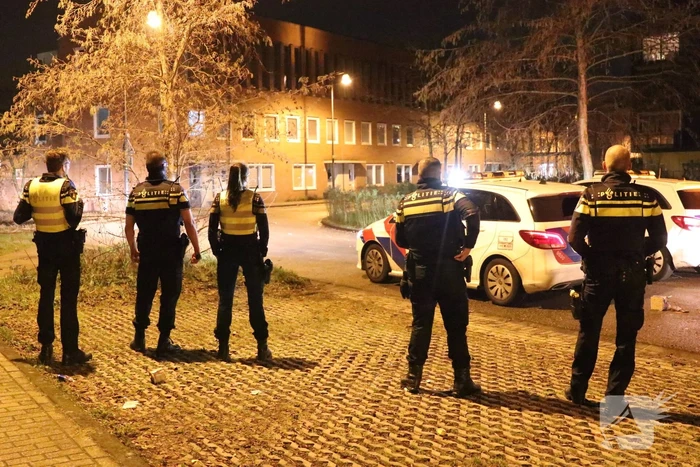 Hulpdiensten bekogeld met zwaar vuurwerk