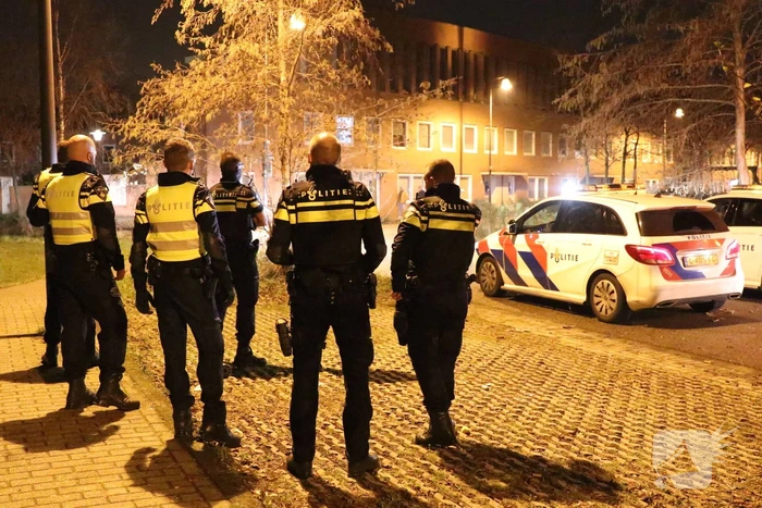 Hulpdiensten bekogeld met zwaar vuurwerk