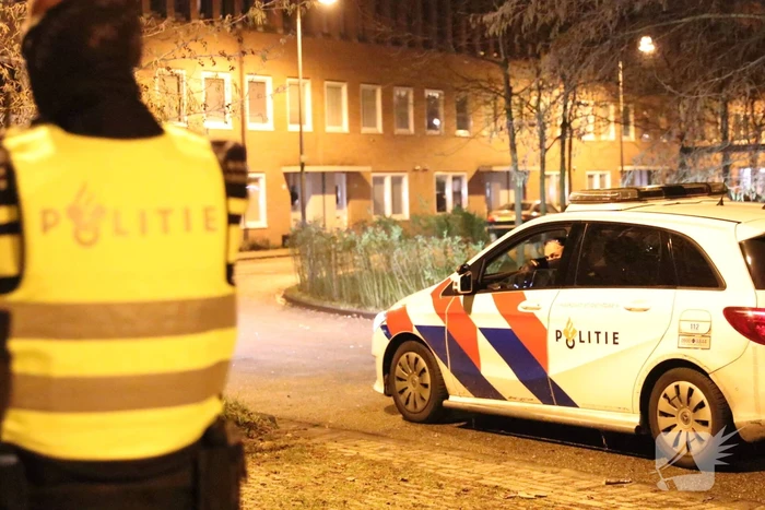 Hulpdiensten bekogeld met zwaar vuurwerk