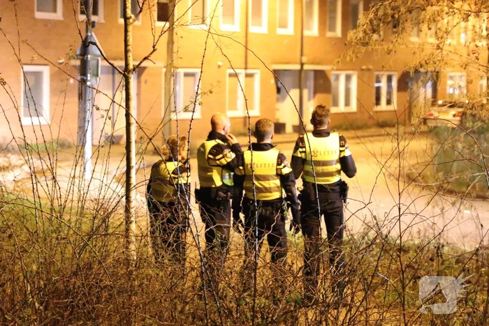 Hulpdiensten bekogeld met zwaar vuurwerk