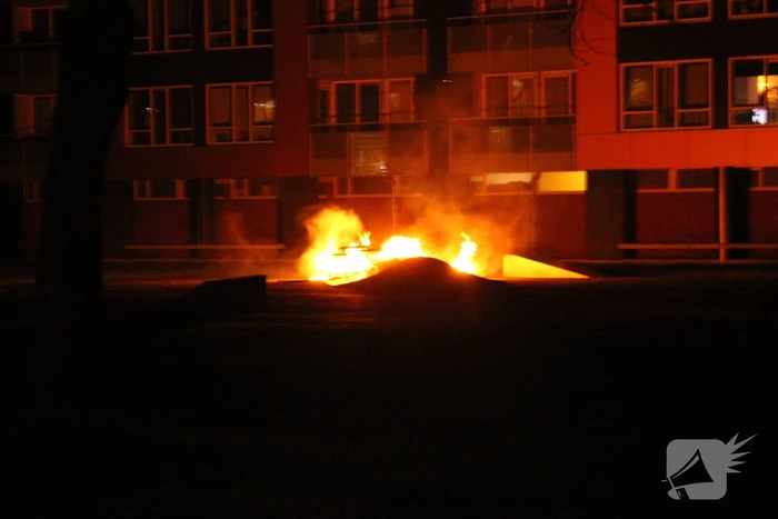 Brandweer blust flinke brand op skatepark