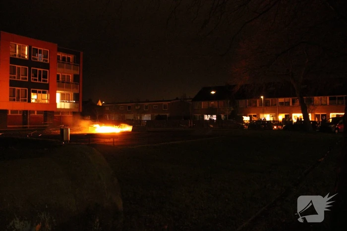 Brandweer blust flinke brand op skatepark