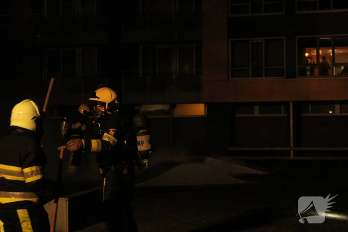 Brandweer blust flinke brand op skatepark