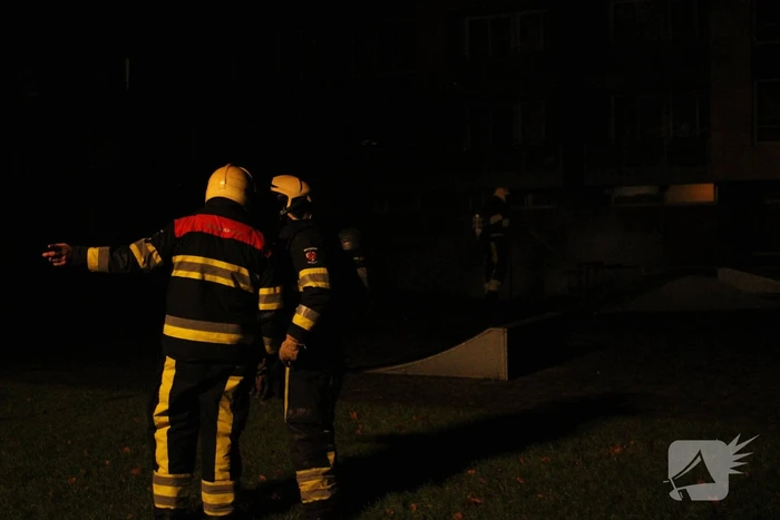 Brandweer blust flinke brand op skatepark