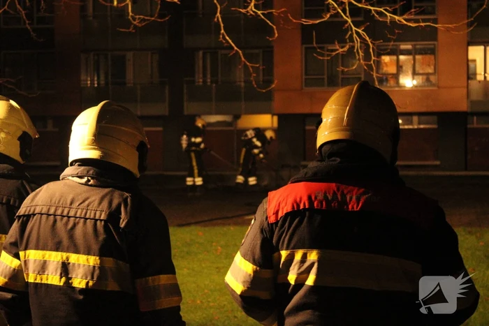 Brandweer blust flinke brand op skatepark