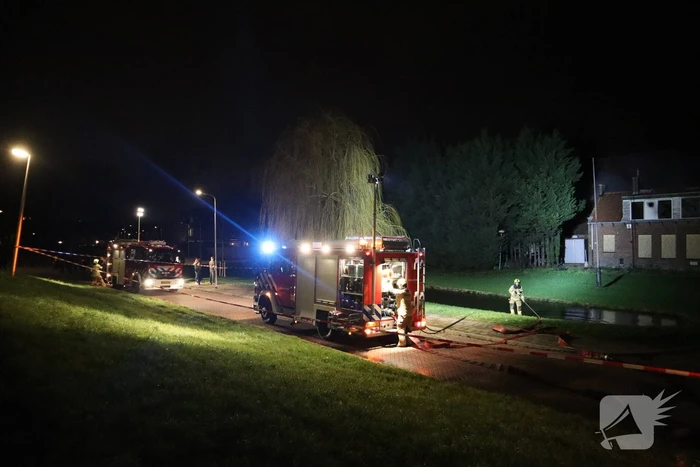 Grote uitslaande brand verwoest woning