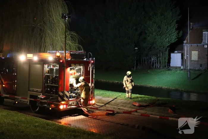 Grote uitslaande brand verwoest woning