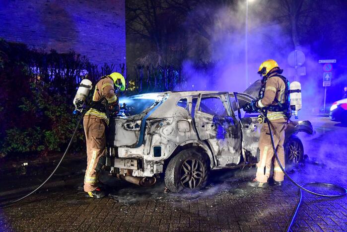 Personenauto verwoest door brand