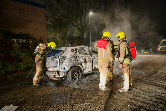 Personenauto verwoest door brand