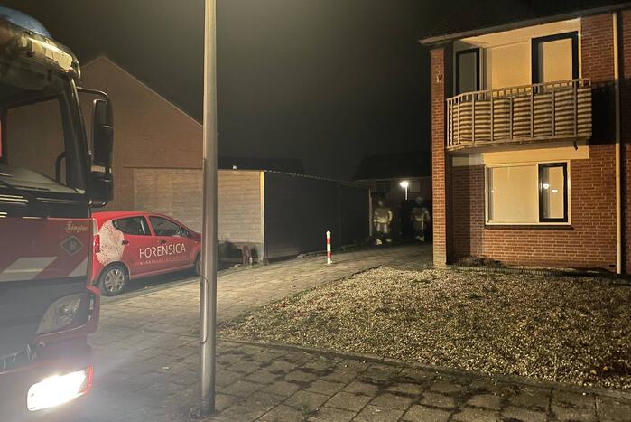 Brandweer blust buitenbrand