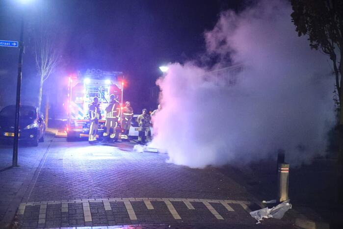 Pallets in brand op kruising