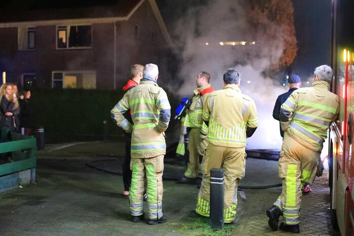 Pallets in brand op kruising