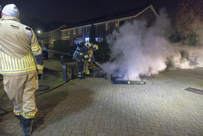 Pallets in brand op kruising