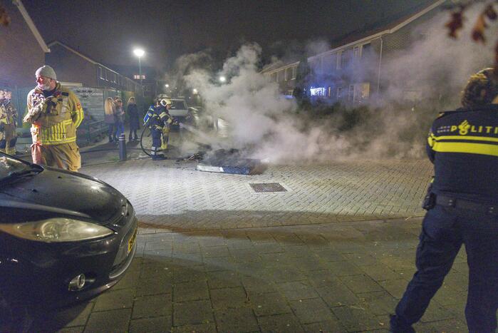 Pallets in brand op kruising
