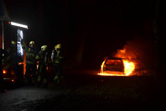 Auto volledig uitgebrand