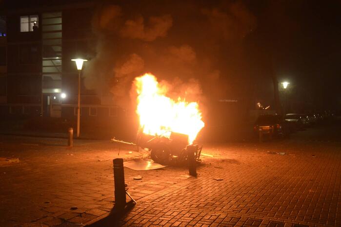 Aanhanger met afval in brand