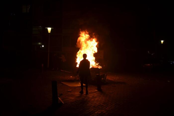 Aanhanger met afval in brand