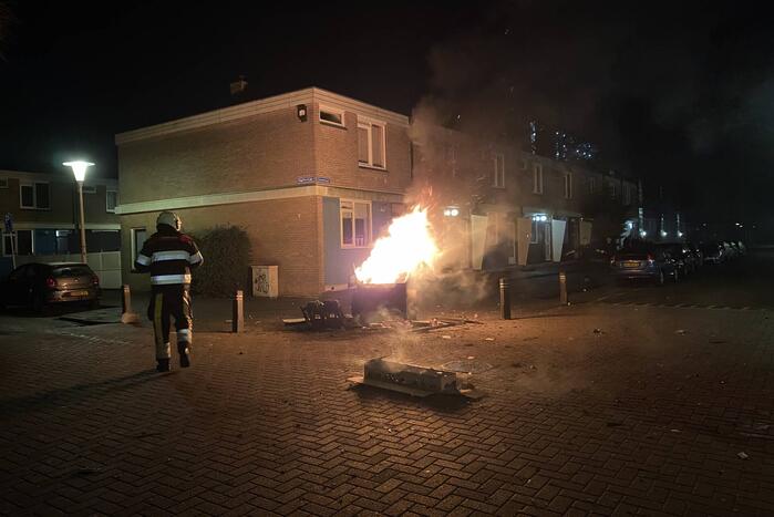 Aanhanger met afval in brand