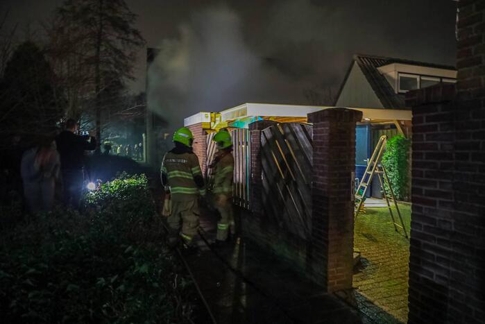 Uitslaande brand in schuur van woning